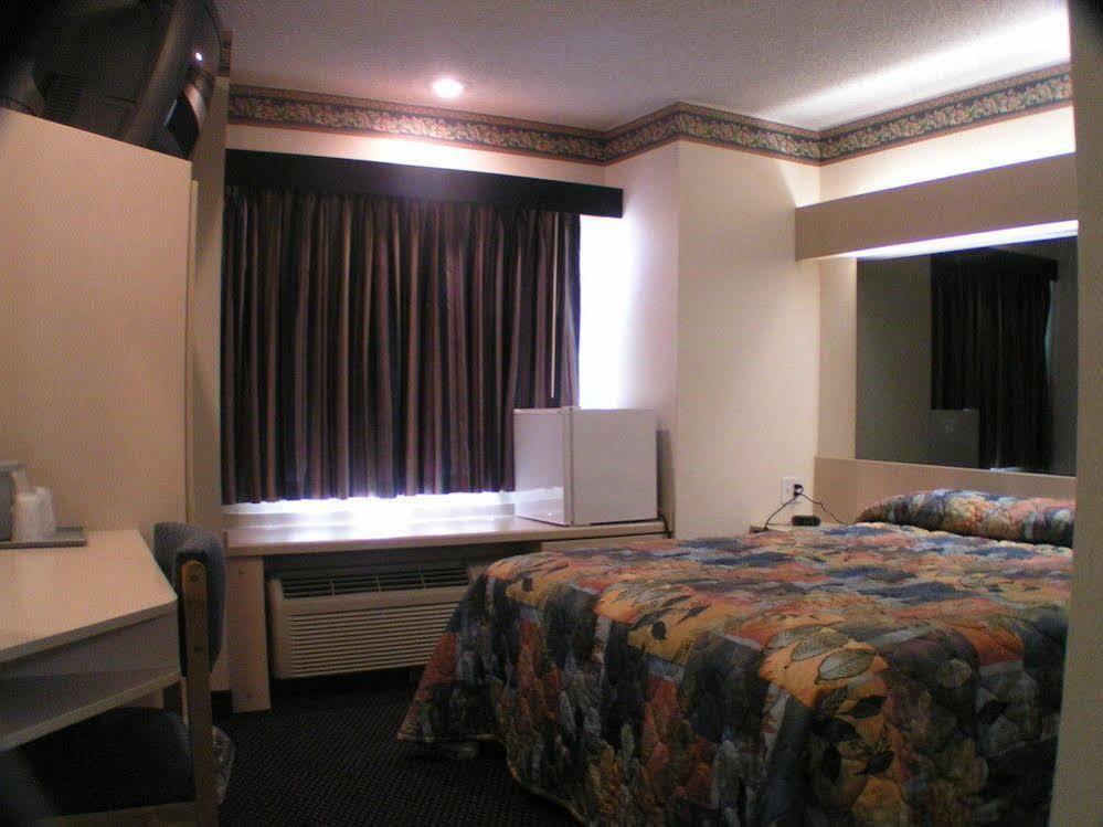 Travelodge By Wyndham Fort Scott מראה חיצוני תמונה