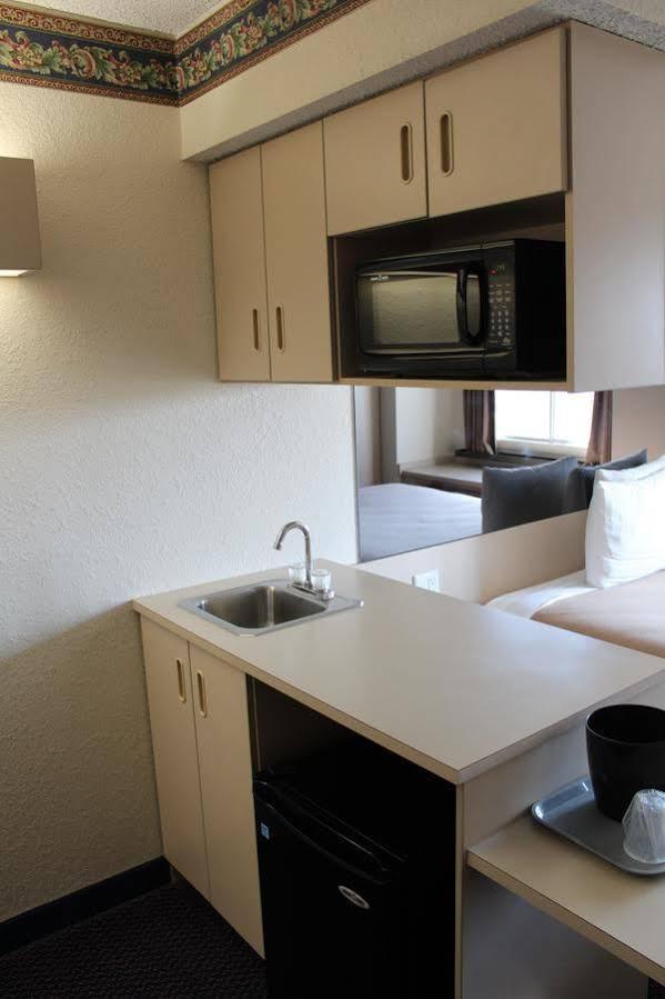 Travelodge By Wyndham Fort Scott מראה חיצוני תמונה